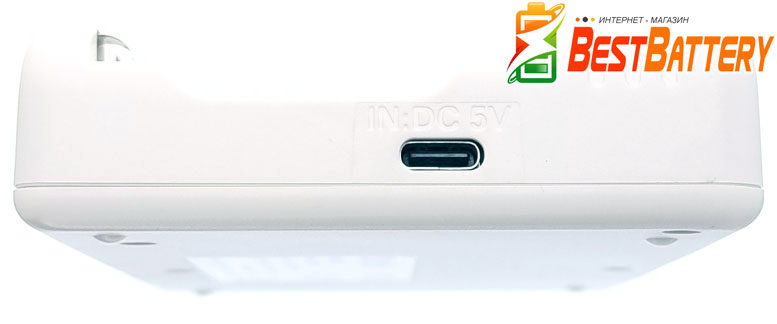 Питание зарядного устройства DLY Full U8 осуществляется через разъем USB Type C. 
