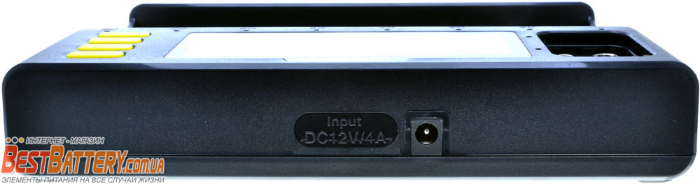 Зарядное устройство Liitokala Lii S8 - гнездо подключения блока питания.