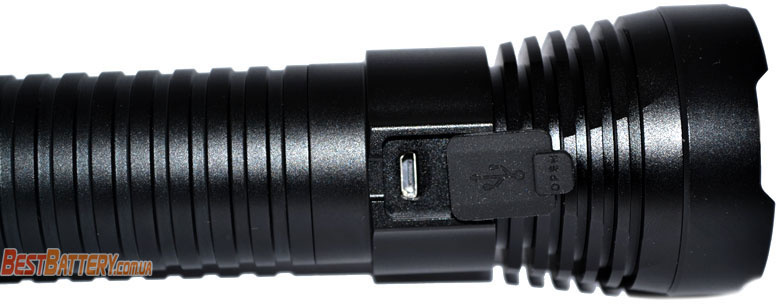 Micro USB блок питания в карманном фонаре Soshine TC16.